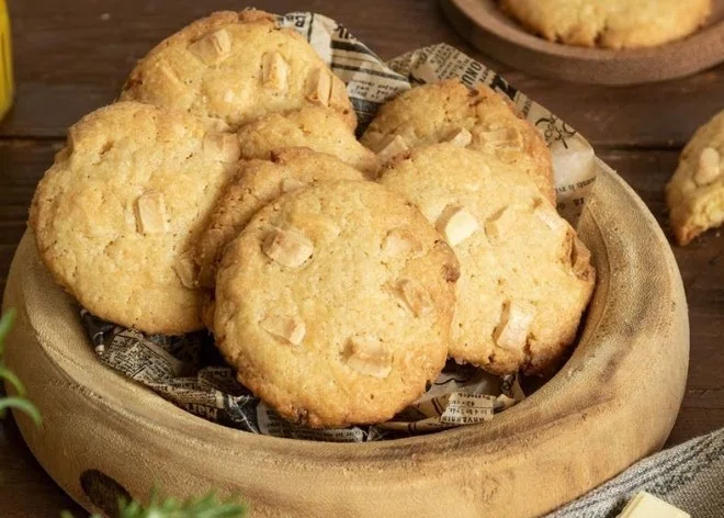 Galletas de chocolate blanco en freidora de aire Galletas de chocolate blanco en freidora de aire