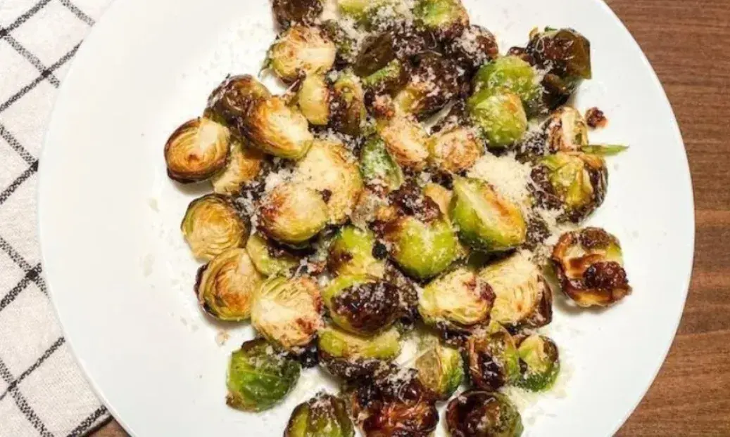 Bruselles with garlic and parmesan in air fryer
