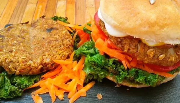 hamburguesa de coliflor estilo bufalo freidora sin aceite hamburguesa de coliflor estilo bufalo freidora sin aceite
