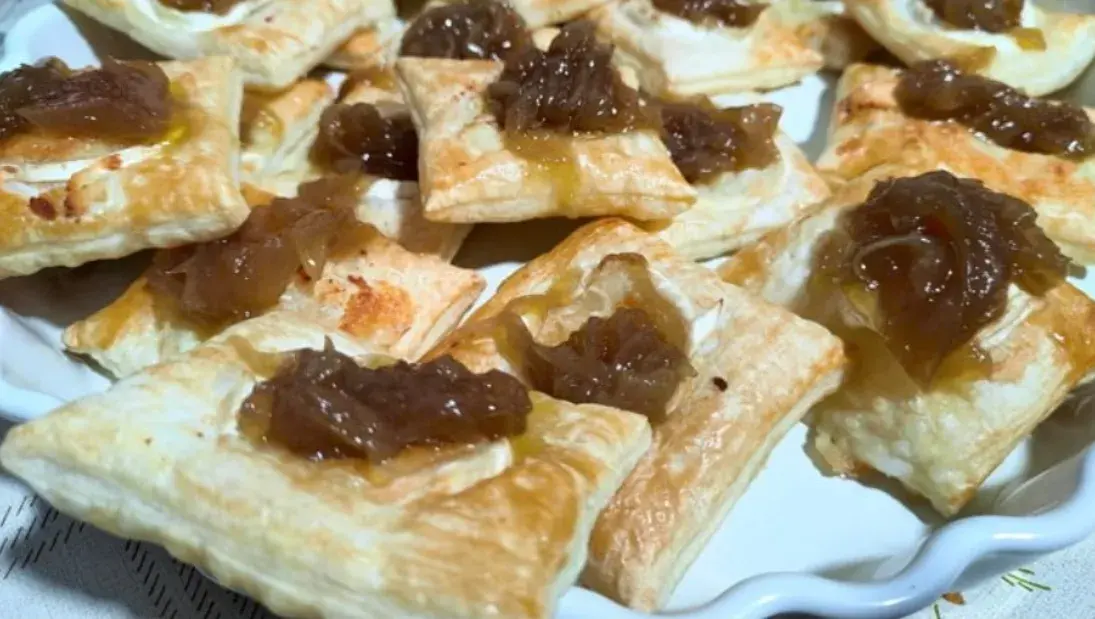 Puff pastry with goat's cheese and caramelised onion in air fryer