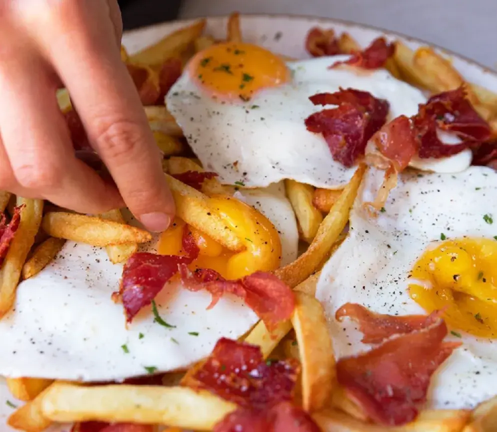 Huevos al plato para perezosos en freidora de aire